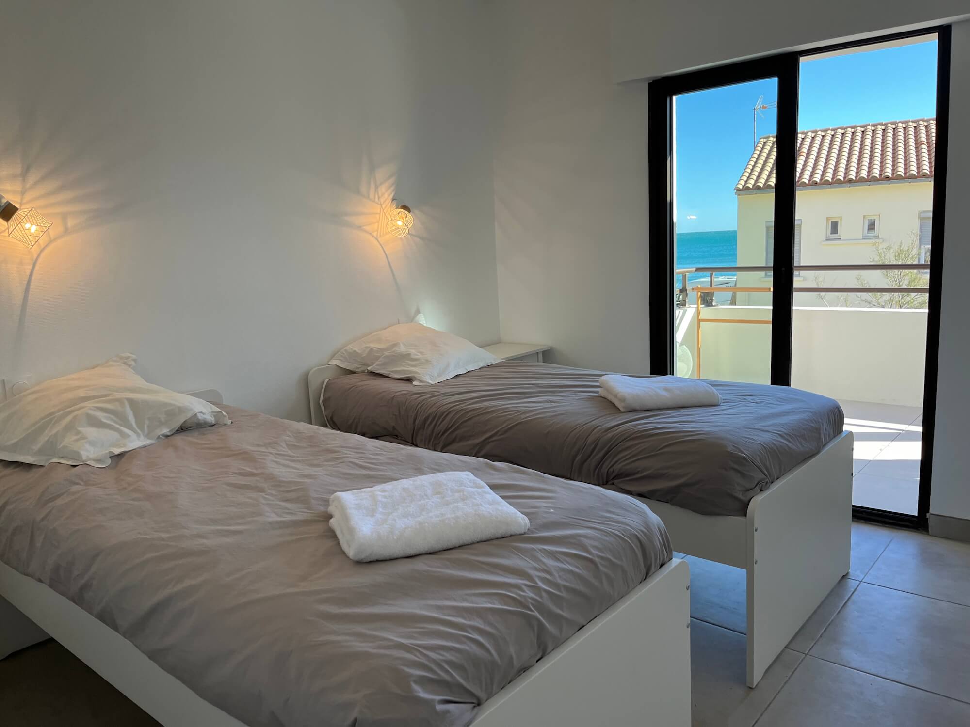 Chambre 2 lit simples - Appartement 1er étage - Résidence Leucate Plage
