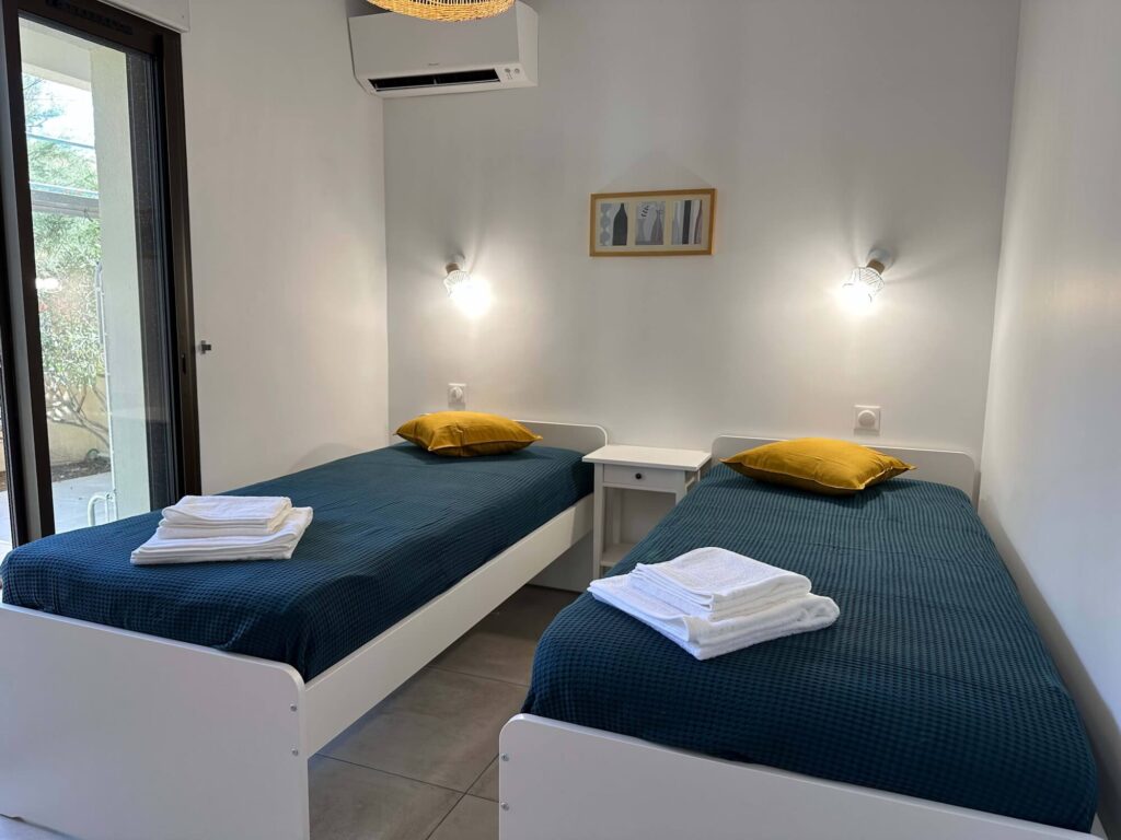Chambre deux lits simples - Appartement RDC - Résidence Leucate Plage