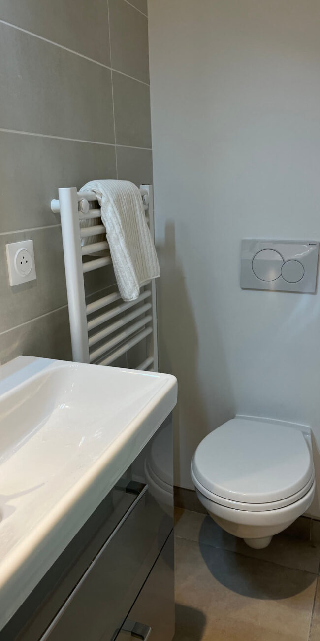 Salle de bain toilettes - Appartement 1er étage - Résidence Leucate Plage