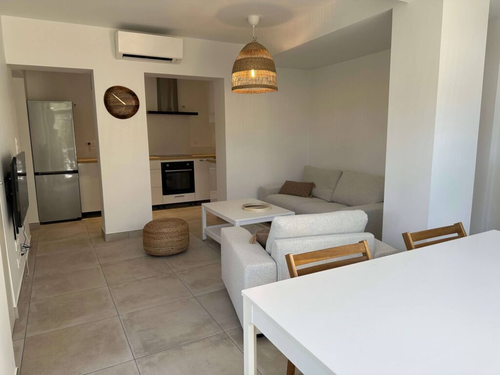 Salon et cuisine- Appartement RDC - Résidence Leucate Plage