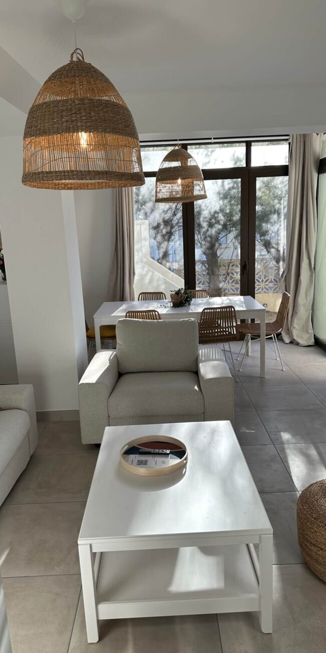 Salon vue d'ensemble - Appartement RDC - Résidence Leucate Plage
